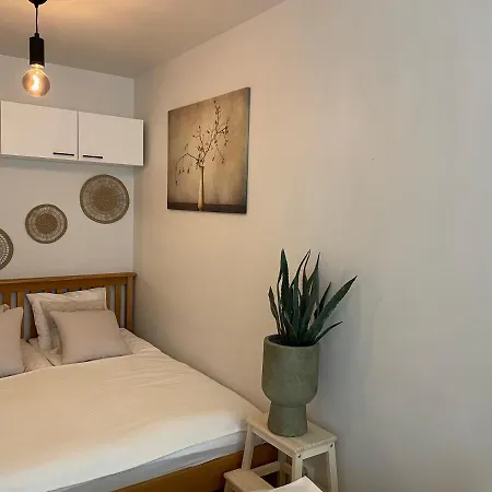 Immaculate 1-bed In