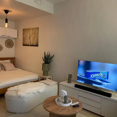 Immaculate 1-bed In *